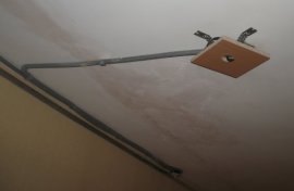 установка опоры для люстры перед натяжкой потолка